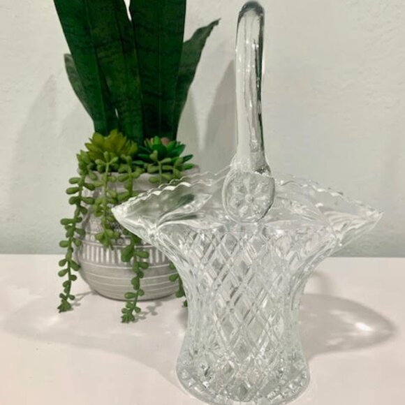 VINTAGE PRINCESS HOUSE 10” CRYSTAL BASKET - Picture 1 of 7
